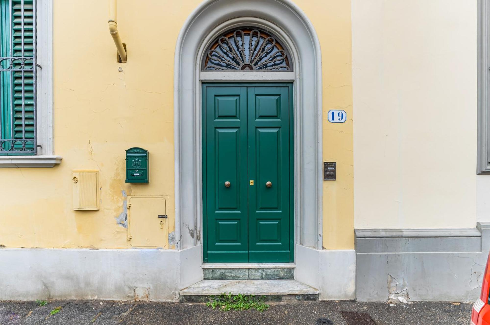 Bright With Private Garden And Balcony Apartamento Florencia