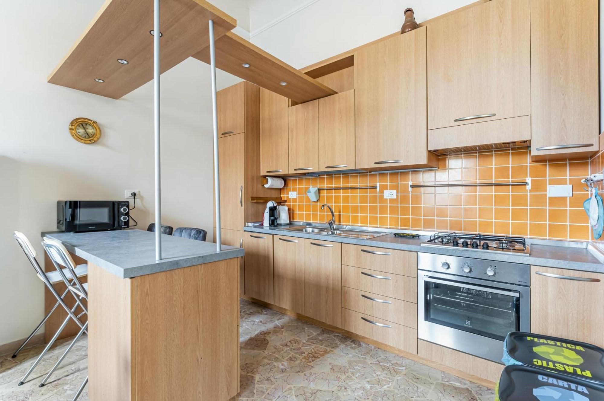 Bright With Private Garden And Balcony Florencia