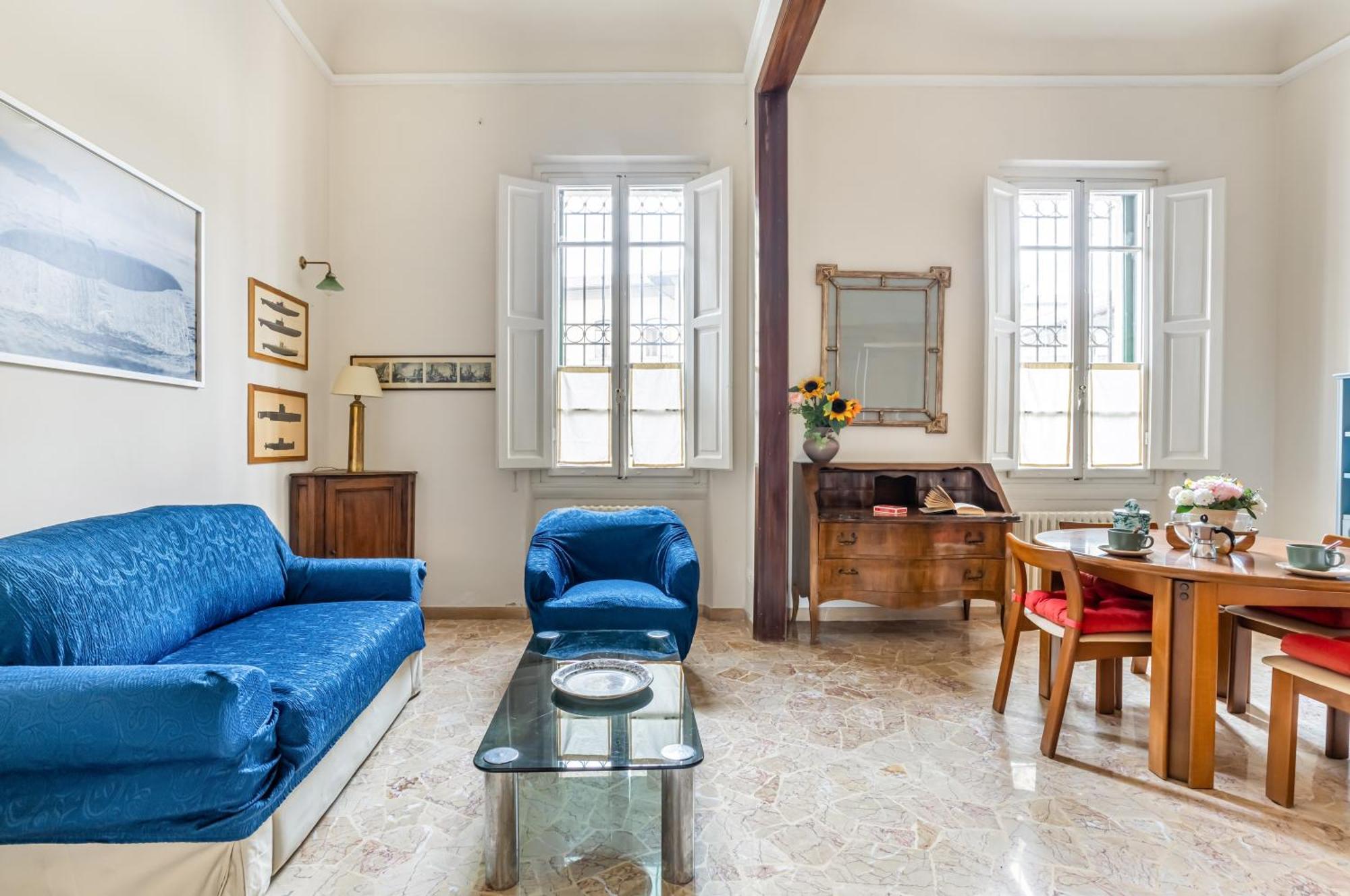 Bright With Private Garden And Balcony
